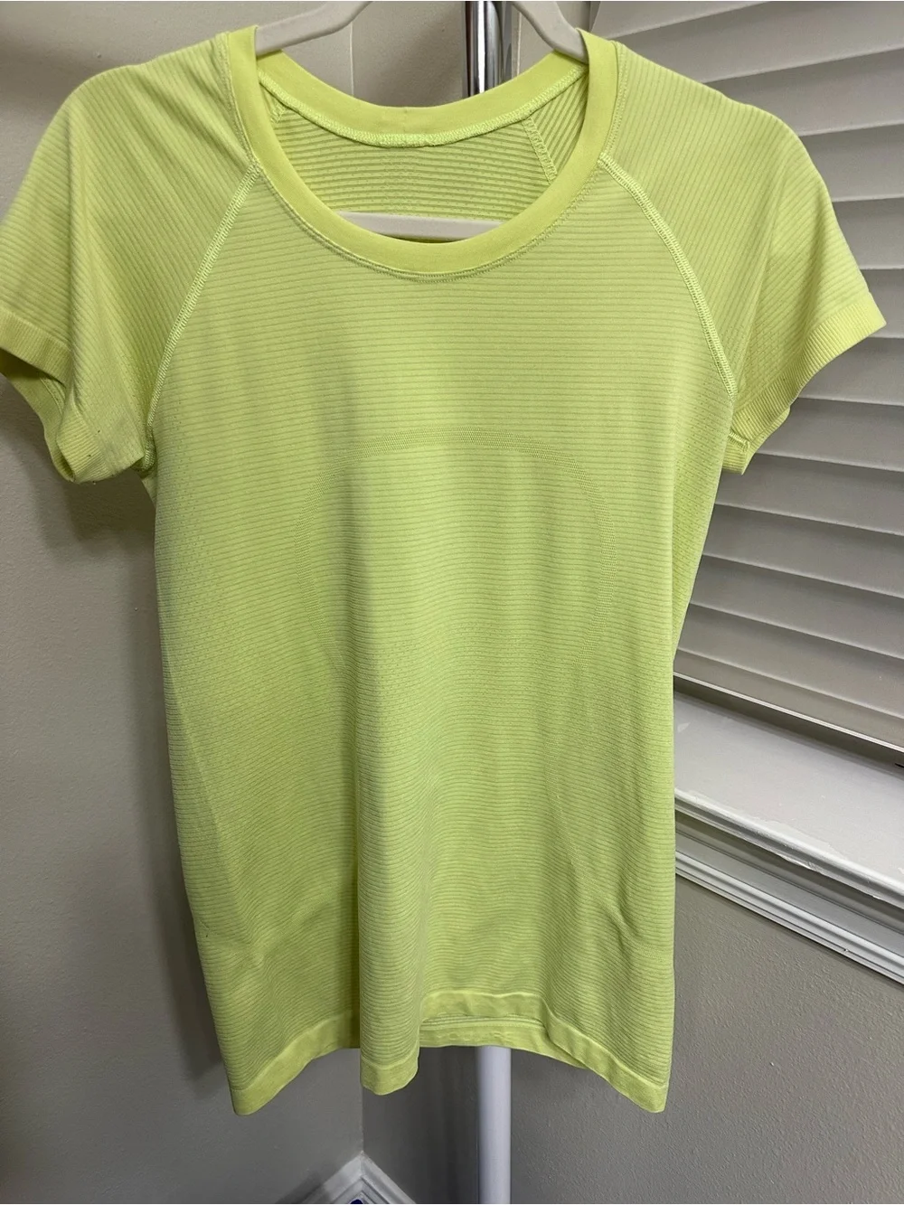 lululemon athletica Neon Lime/Lemon Short Sleeve Performance Tee, Large